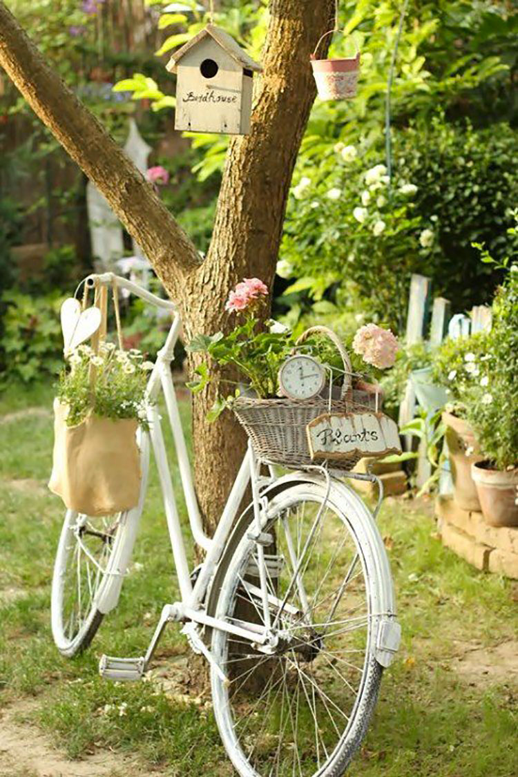 Come decorare il giardino riciclando vecchie biciclette ... Decorazione Giardino Bambini