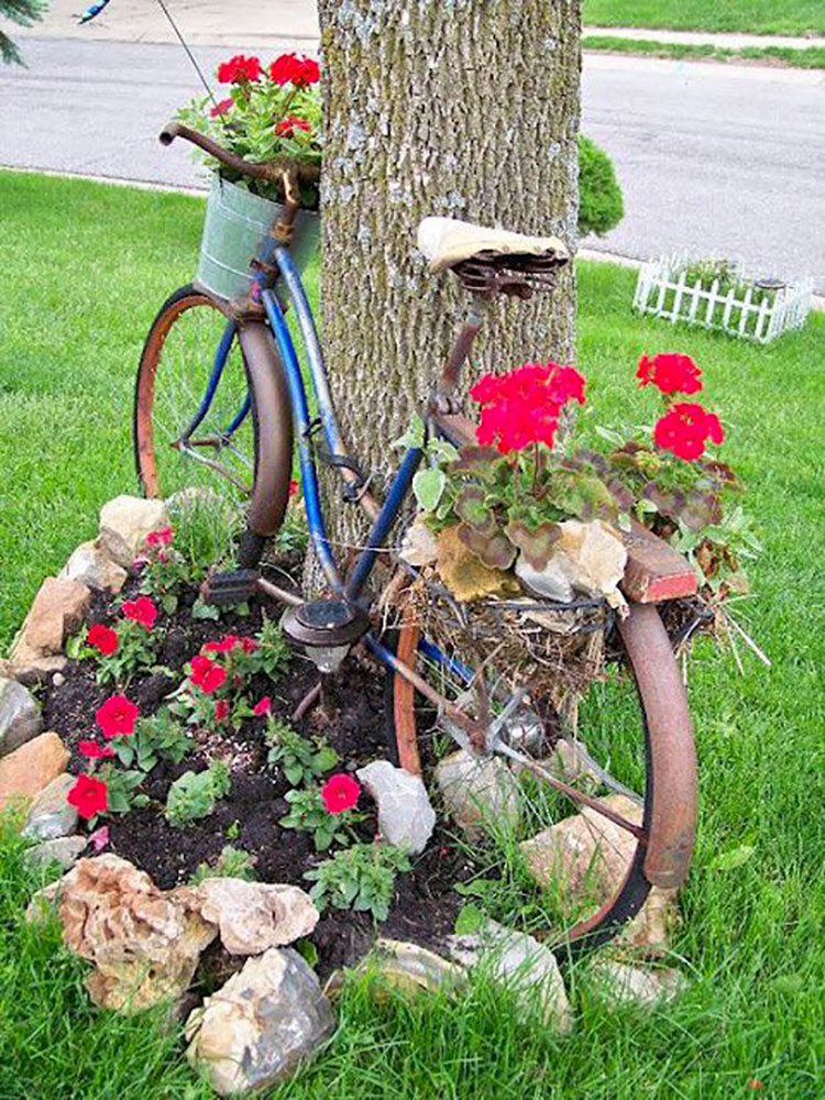 Come decorare il giardino riciclando vecchie biciclette ... Riciclo Giardino idee