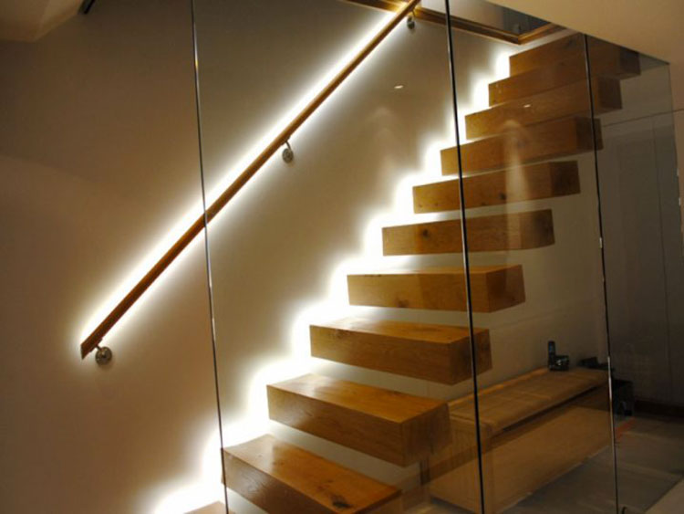 Illuminazione per scale interne: 30 idee originali con luci a led ... Illuminazione scala interna