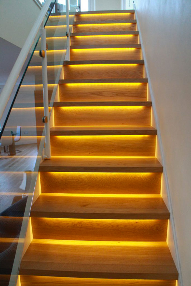 Illuminazione per scale interne: 30 idee originali con luci a led ... Scala idee Giardino