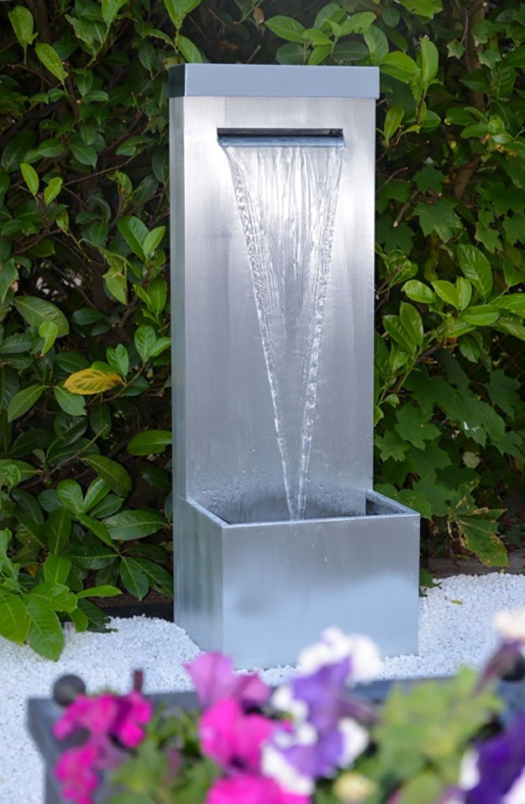 20 modelli di fontane da giardino dal design particolare for Design giardini