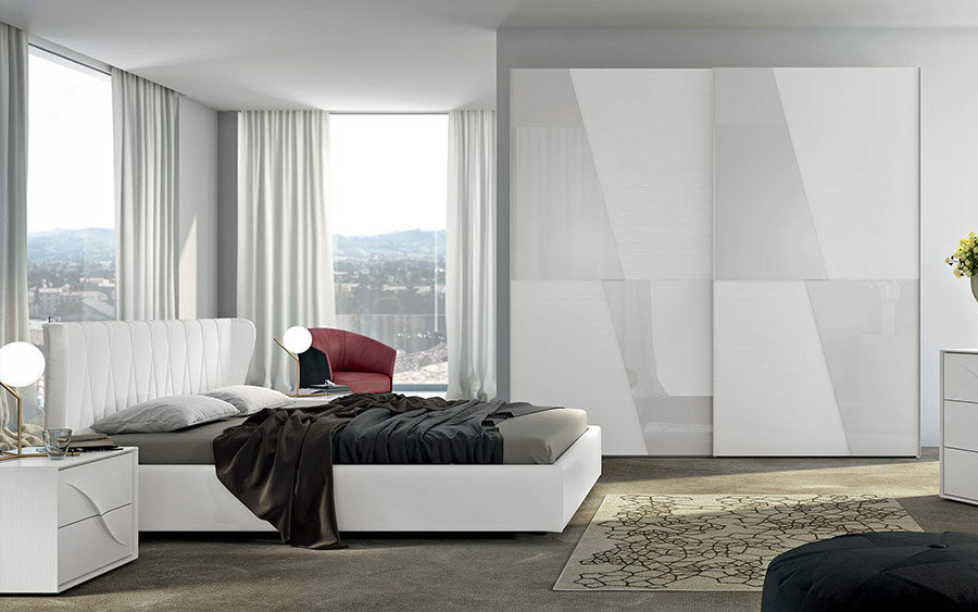 20 idee per arredare una camera da letto bianca e grigia for Specchi arredo camera da letto