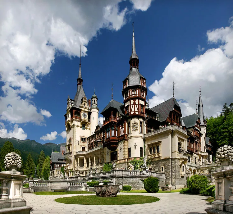 Immagine del castello Peles in Romania