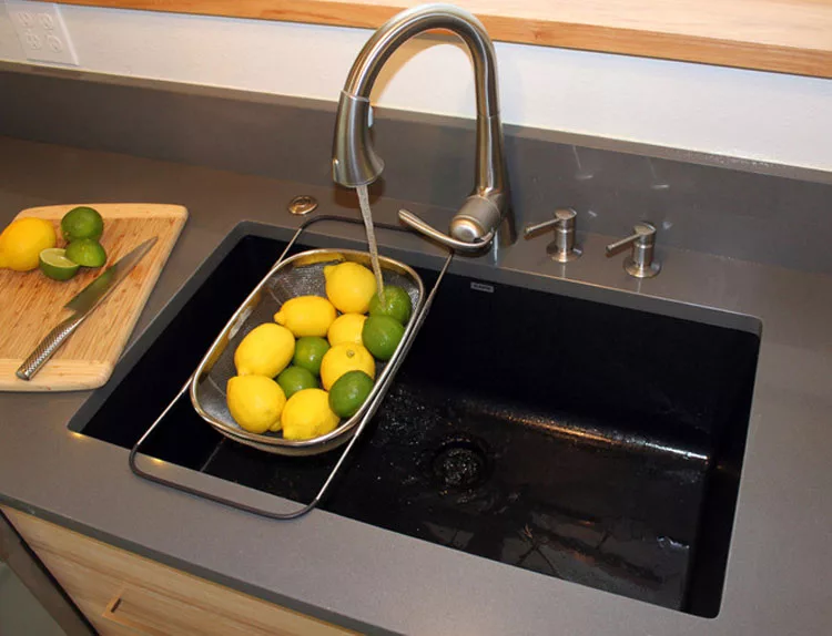 Immagine del lavello da cucina dal design moderno n.13