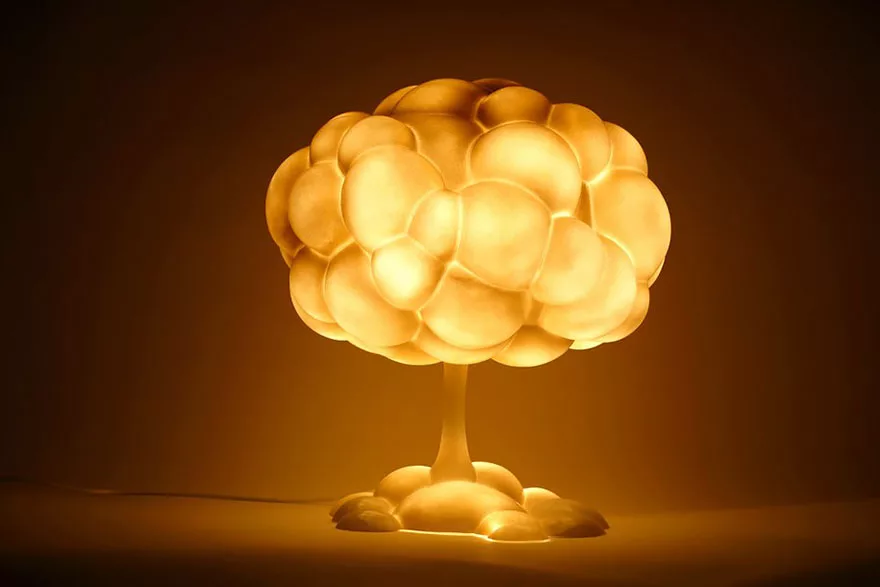 Foto della lampada a forma di fungo atomico