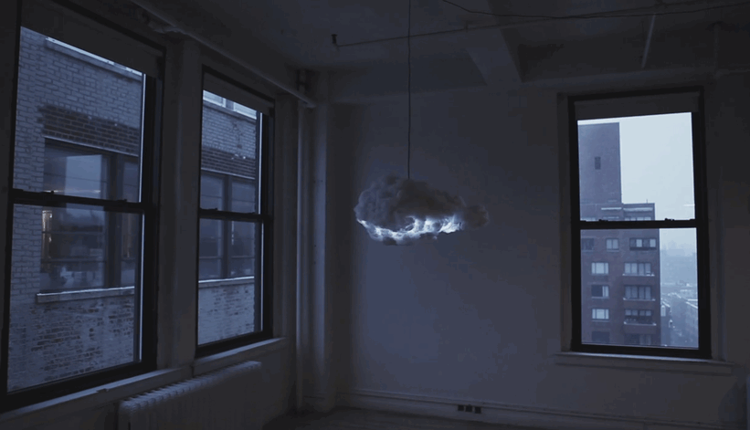 Foto del lampadario a forma di nuvola con saette n.01