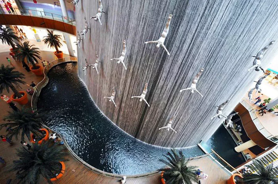 Foto della fontana moderna del Dubai Mall