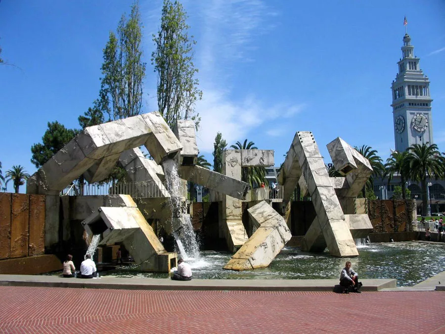 Foto della fontana moderna Vaillancourt a San Francisco