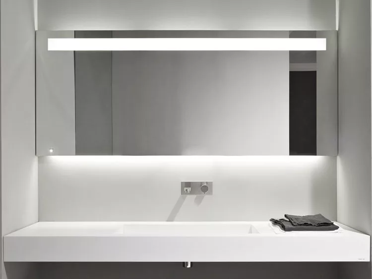 Specchio per bagno dal design moderno n.06