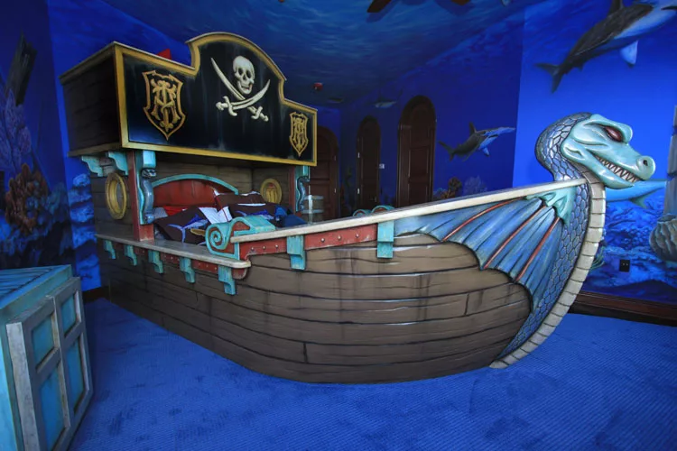 Letto a castello a forma di nave pirata