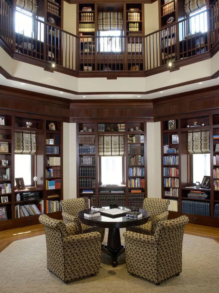 Libreria a soffitto con scala n.03