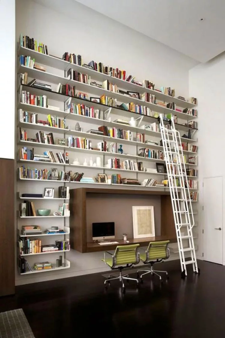 Libreria a soffitto con scala n.11
