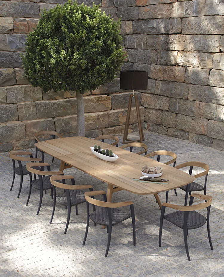 Modello di tavolo da giardino in legno allungabile n.06