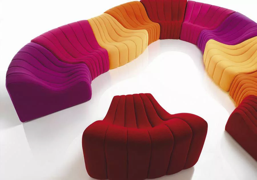 Idee di arredamento con divano multicolore n.30