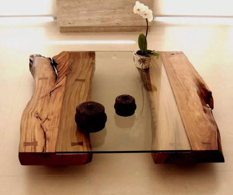 Tavolo in legno naturale dal design originale n.02