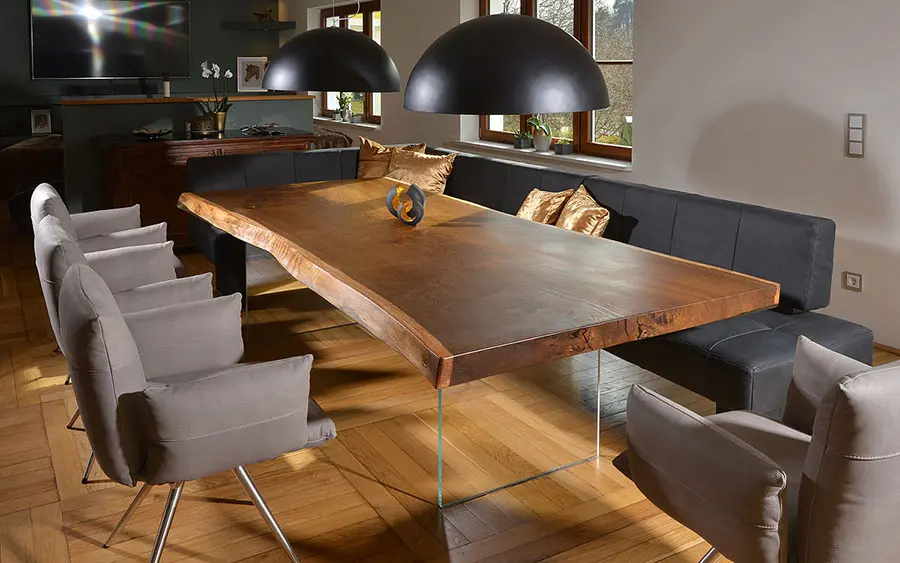 Tavolo in legno naturale dal design originale n.17