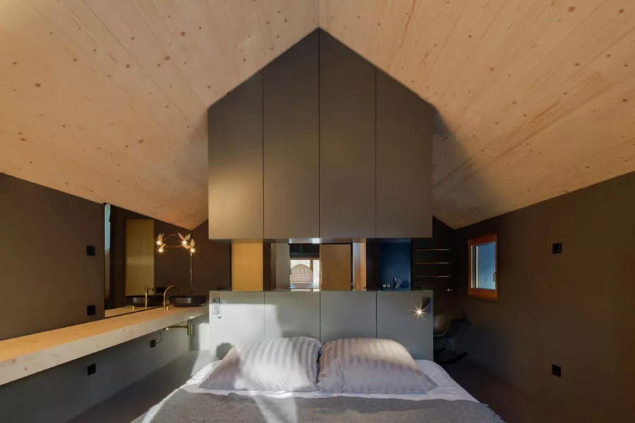 Camera da letto della casa in legno in Baviera