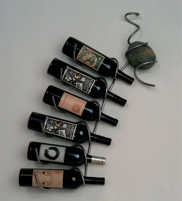 Modello di portabottiglie di vino da parete n.11