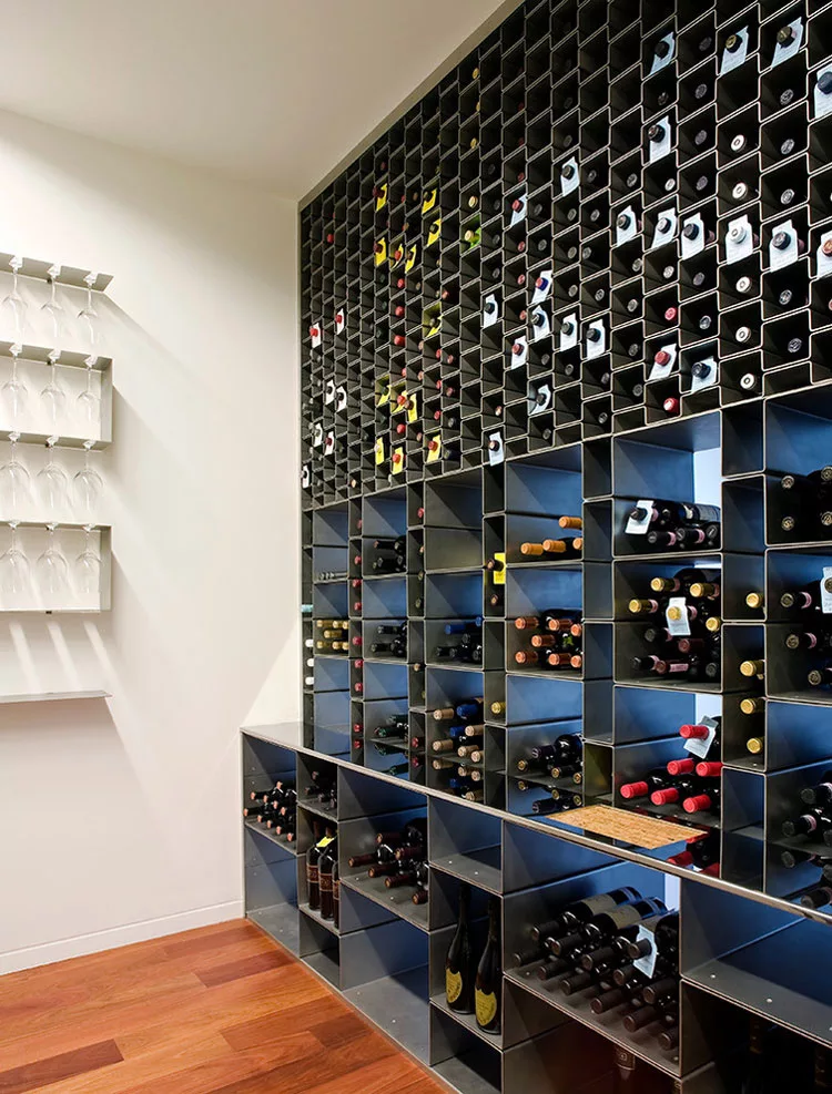 Modello di portabottiglie di vino da parete n.37