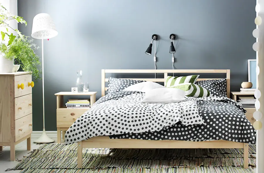 Modello di letto in legno Ikea n.01