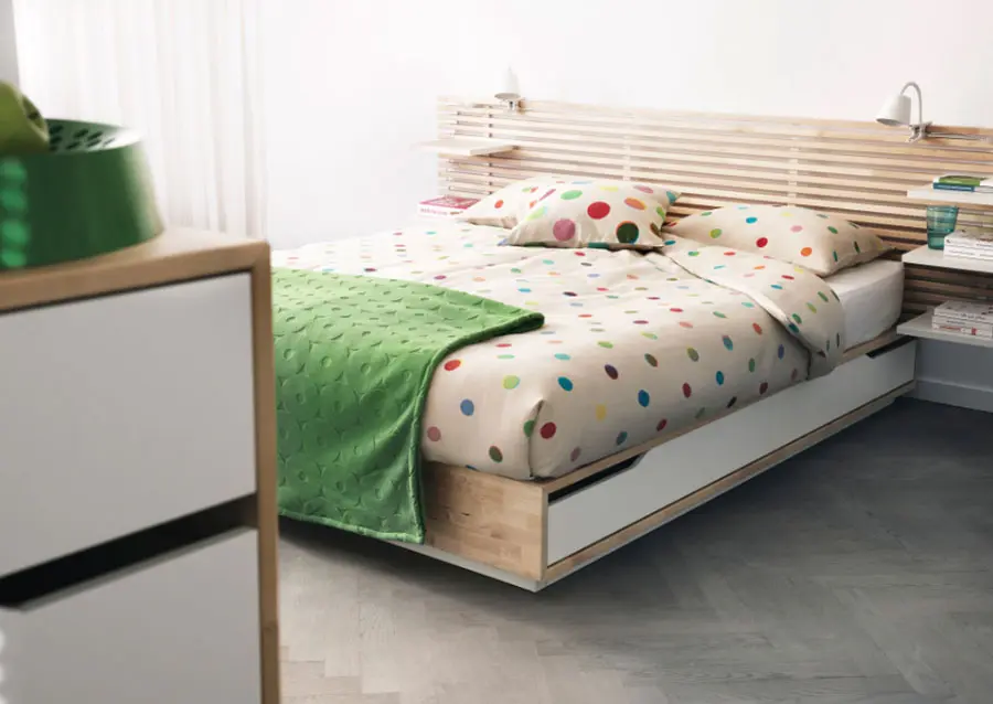 Modello di letto in legno Ikea n.02
