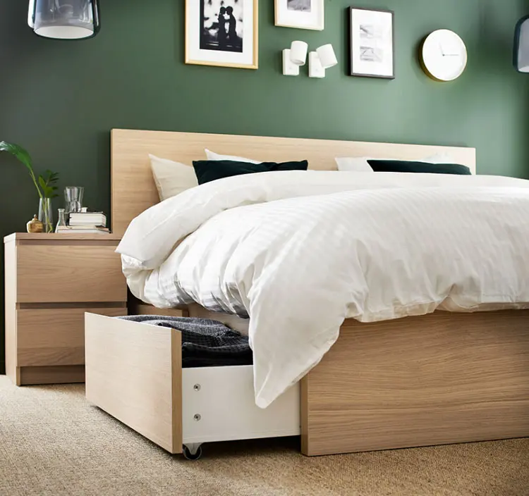 Modello di letto in legno Ikea n.03