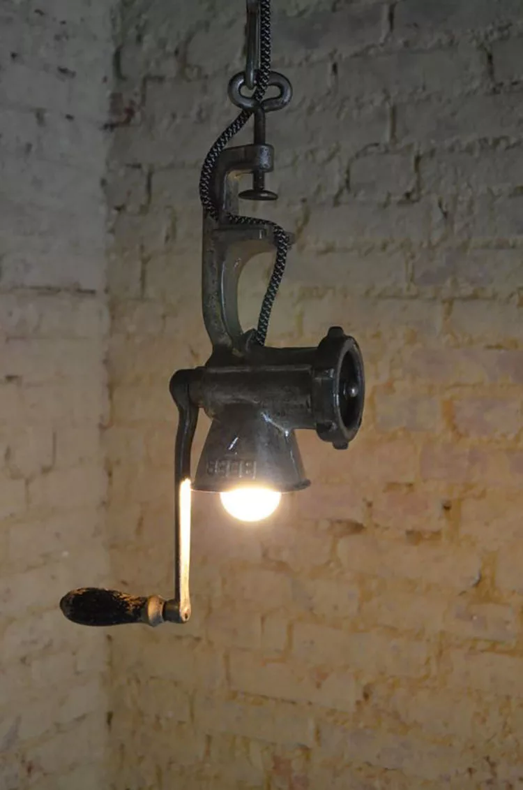 Come creare un lampadario con un vecchio tritacarne