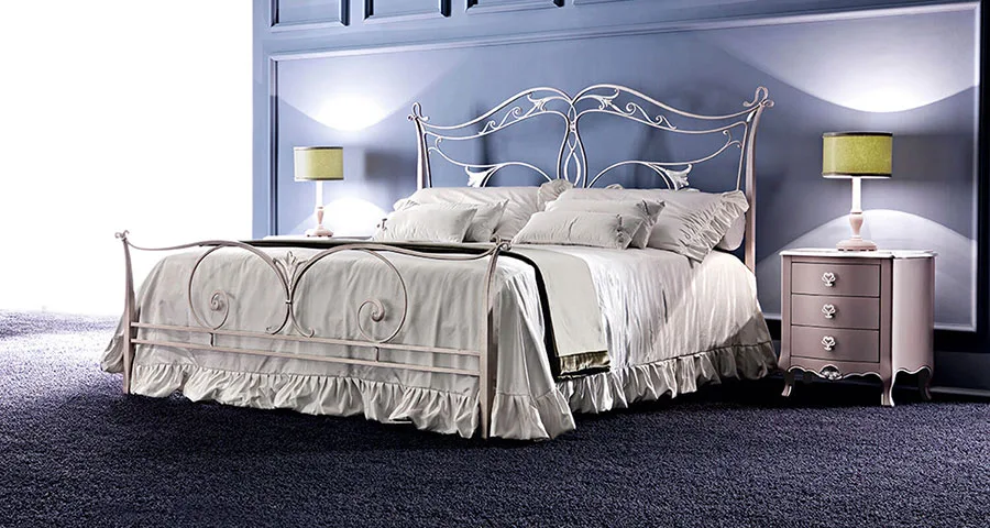 Modello di letto matrimoniale in ferro battuto di design n.05