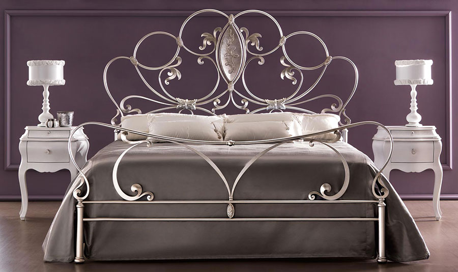 Modello di letto matrimoniale in ferro battuto di design n.06