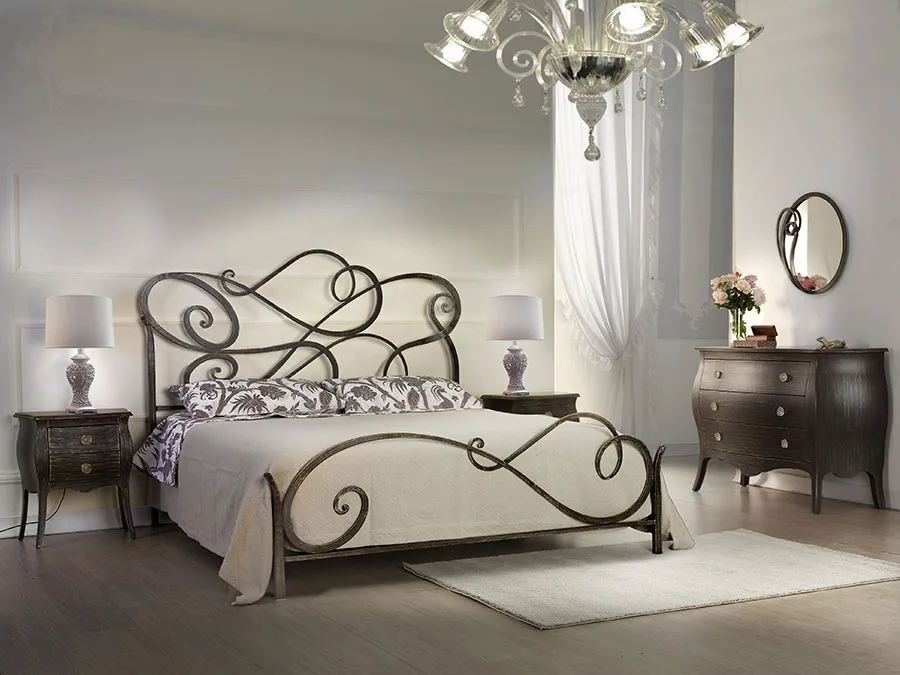 Modello di letto matrimoniale in ferro battuto di design n.14
