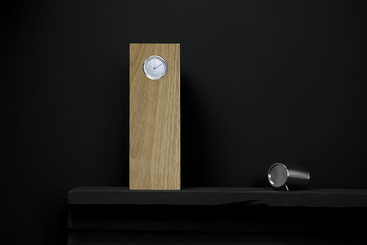 AMS 1234 – Orologio Da Tavolo Parole A LED Con Display In Legno, Design Moderno – Formato 20x20x4 Cm