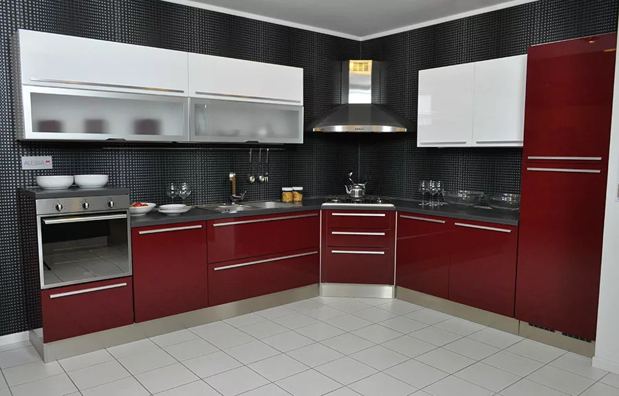 Modello di cucina rossa dal design moderno n.13