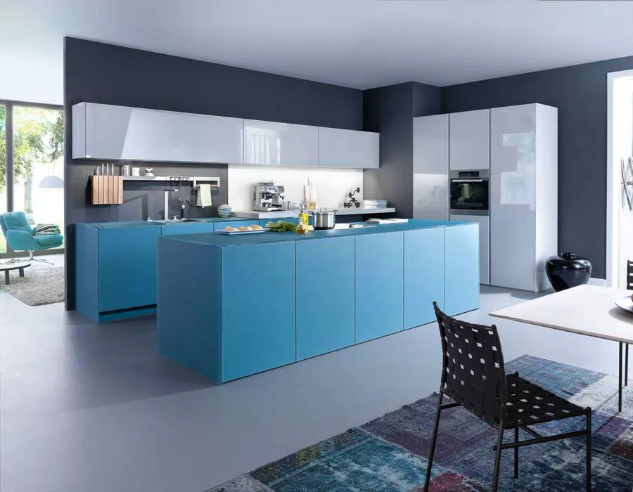 Pareti blu per cucine moderne 02