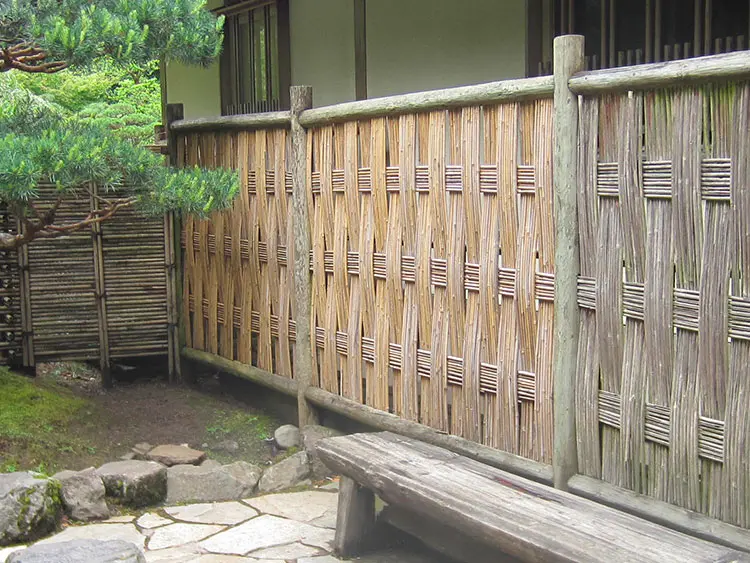 Idee per recinzioni in bambù intrecciato n.02