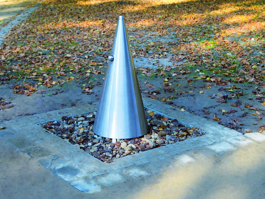 Modello di fontana da giardino in acciaio moderna 01