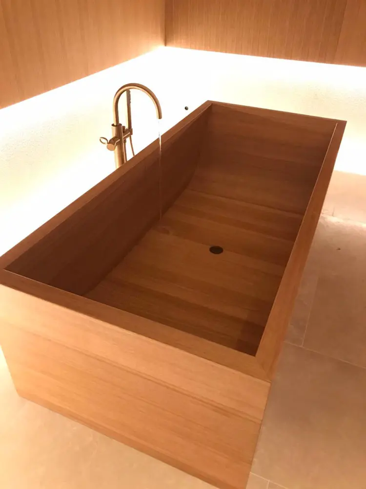 Modello di vasca da bagno in legno Image n.01