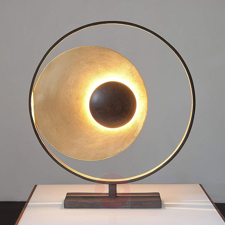 Modello di lampada da tavolo dal design particolare n.06
