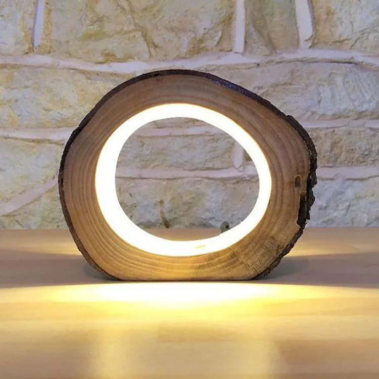 Modello di lampada da tavolo in legno fai da te n.05
