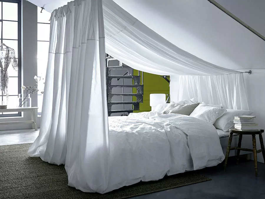 Idee per arredare la camera da letto in mansarda con Ikea n.01