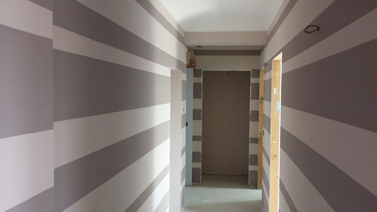 Idee per dipingere un corridoio grigio 3