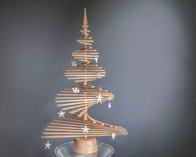Modello di albero di Natale moderno in legno n.06
