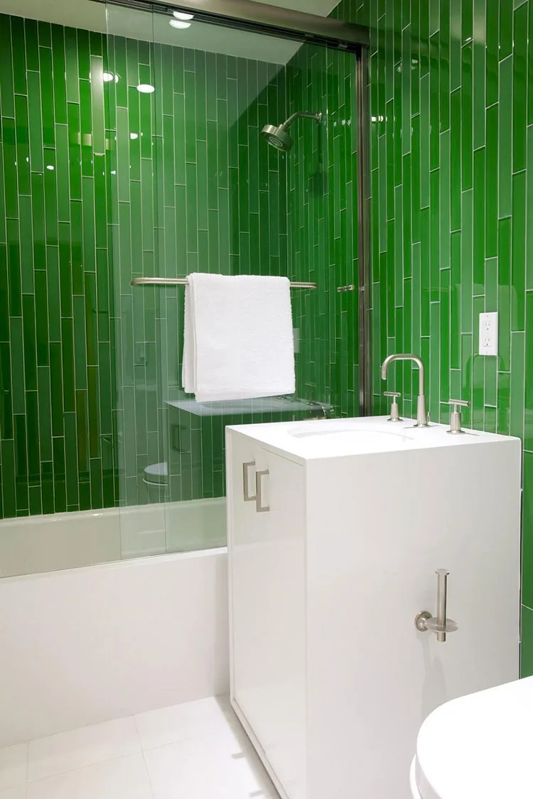 Idee per un bagno verde smeraldo 5