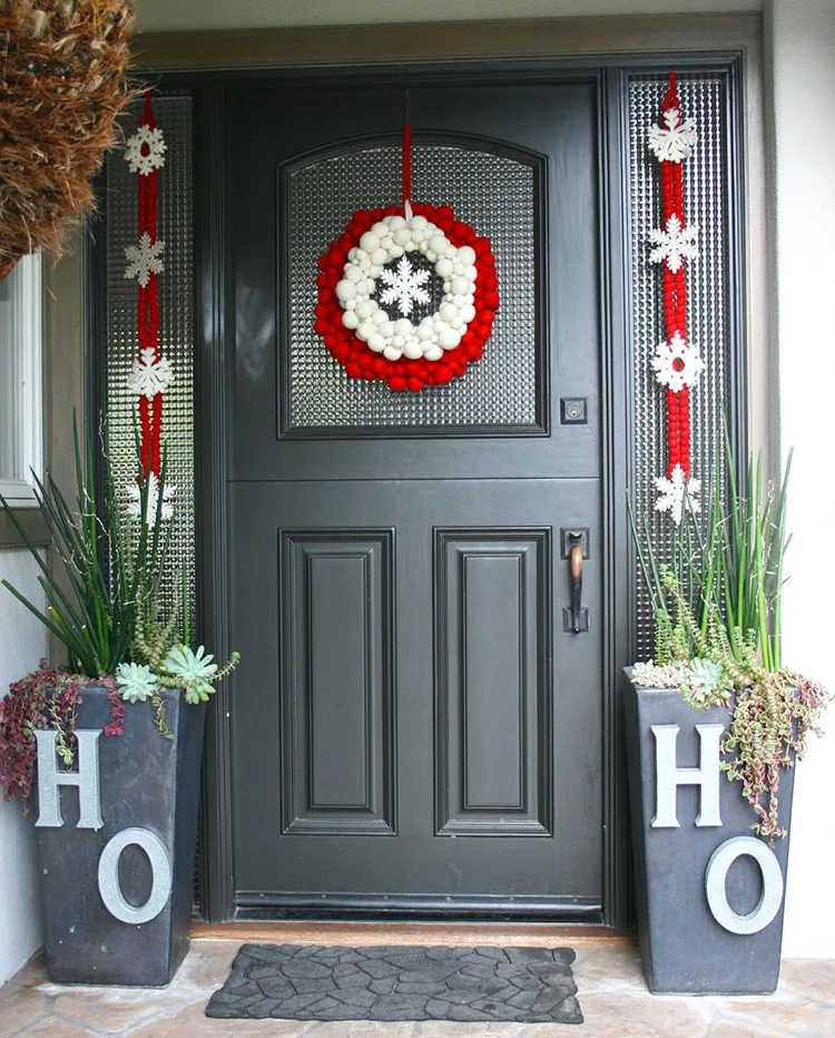 Idee per decorare una porta d'ingresso natalizia n.05