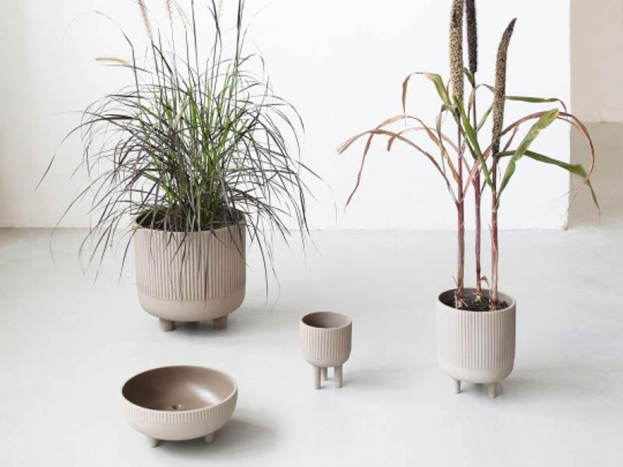 Vaso Con Gambe In Legno D'vine Dev: Fioriera Da Interno Stile Metà Secolo, Bianca 30,5 Cm Con Supporto Incluso