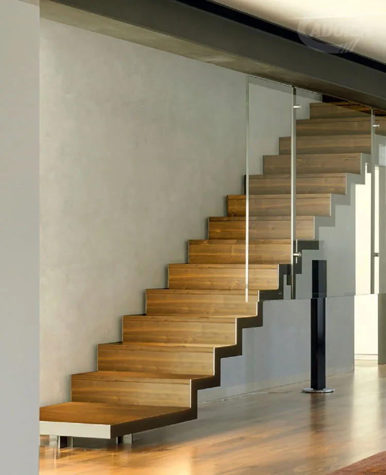 Idee per rivestimenti per scale interne in legno n.02