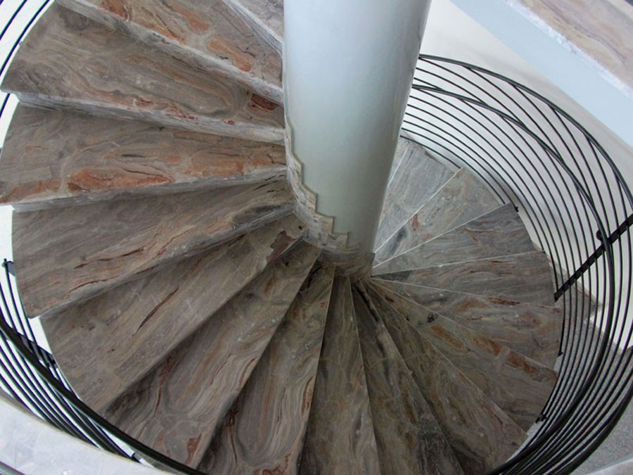 Idee per rivestimenti per scale interne in marmo n.06
