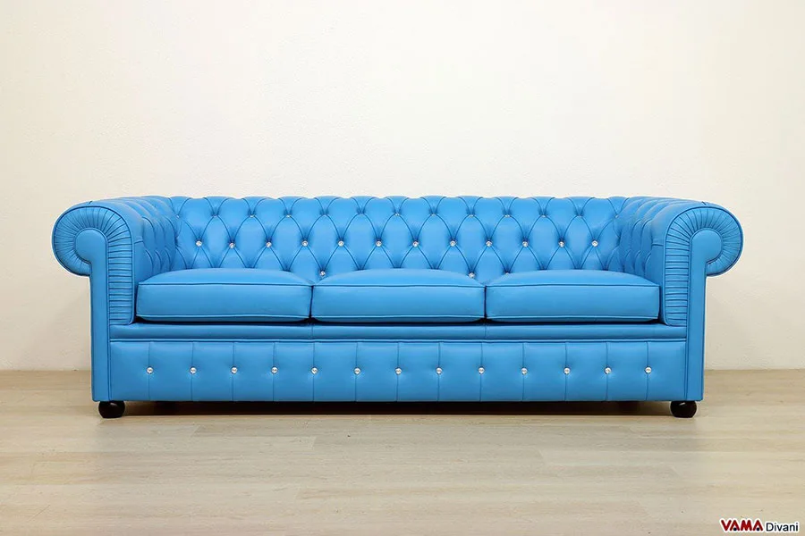 Modello di divano Divano Chesterfield azzurro