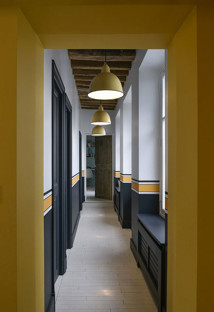 Idee per i colori delle pareti di un corridoio lungo e stretto n.01