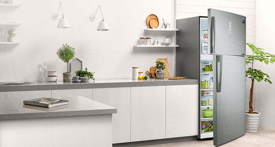 Idee per cucina con frigorifero a vista a libera installazione n.04