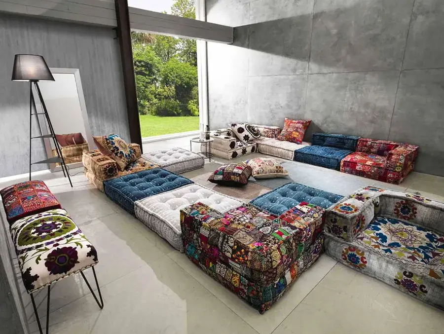 Idee di arredamento con divano multicolore n.12